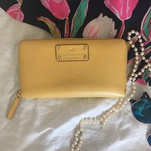 Kate Spade Cobble Hill wallet in Lemon yellow